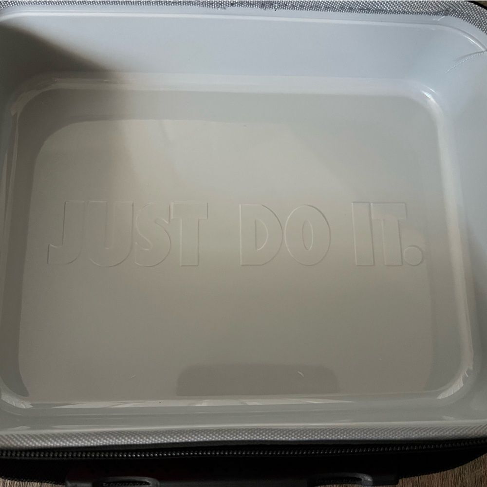 Nike Hard Shell Lunchbox‎ - Picture 8 of 9